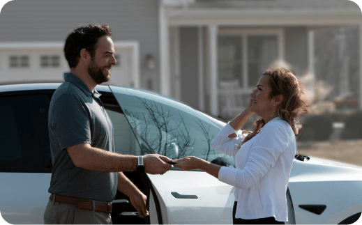 imageDealers-min Woman receiving keys for her car